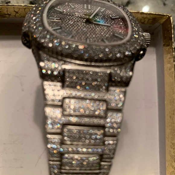 WATCH - Picture 7 of 8